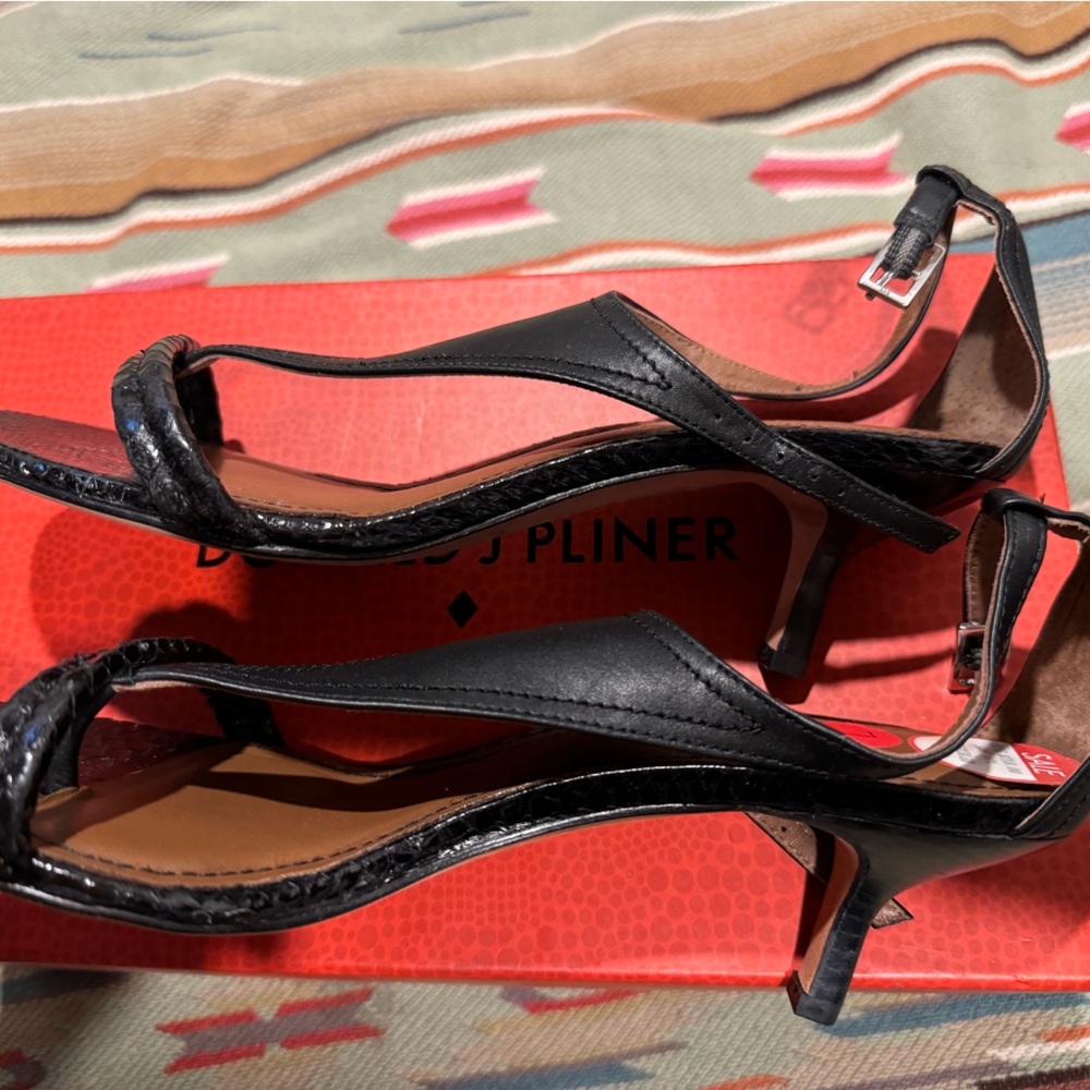 Donald J Pliner Monti Black Kitten Heels Sz 7 NEW
